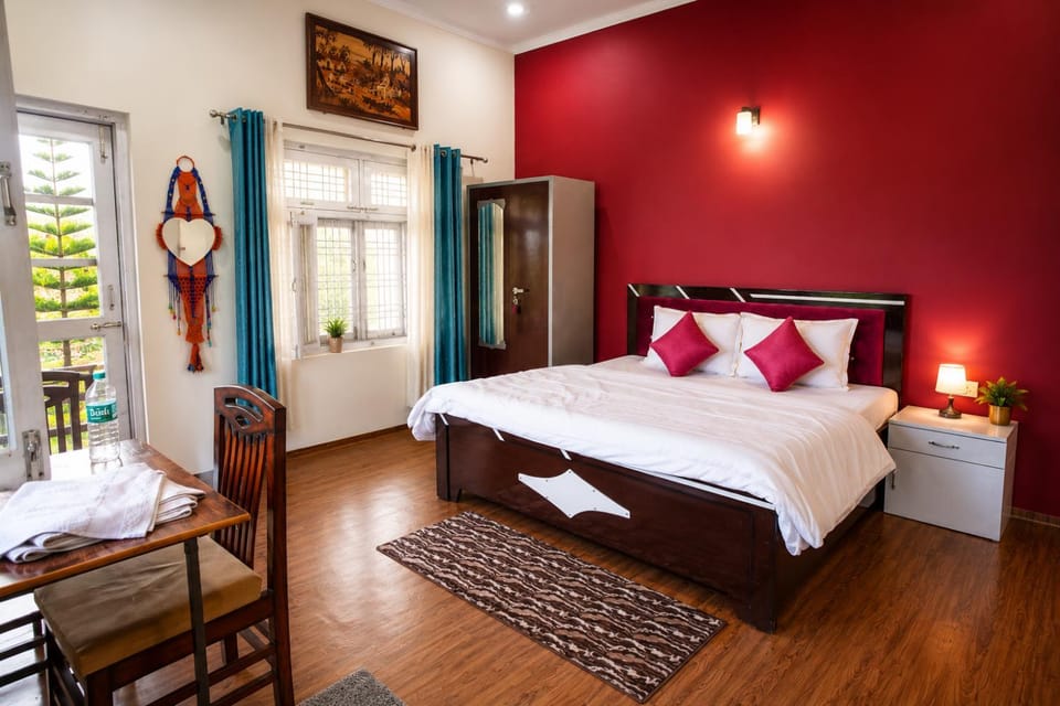 Bed, Living room, Photo of the whole room, Seating area, Bedroom