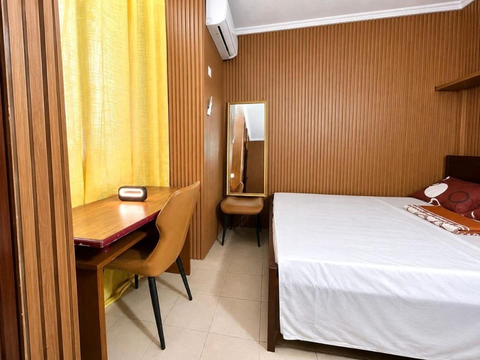 La chambre Dorée Capsule hotel in Douala