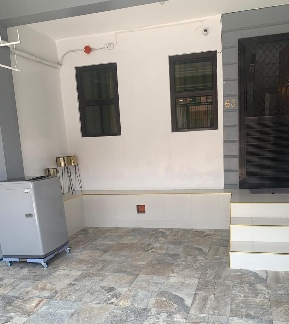 Kitchen or kitchenette, internet