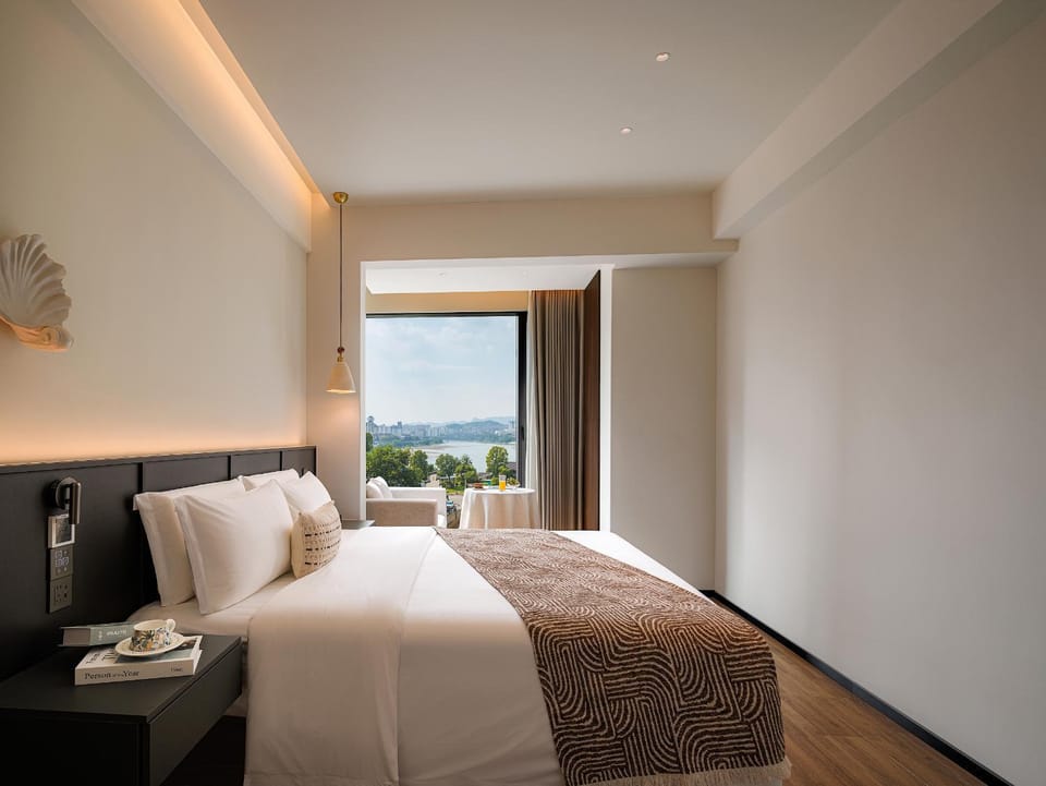 SHI MAN Hotel-Best Location for Tianmen Mount,Free pick up service, Free welcome tea,Free Breakfast ,Itineary Plan& Purchase Tickets, Free luggage storage,Smart &New Hotel Hotel in Hubei