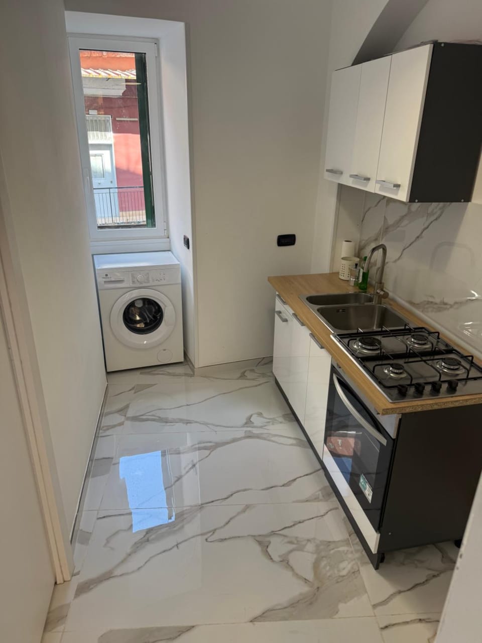 Kitchen or kitchenette, oven, stove