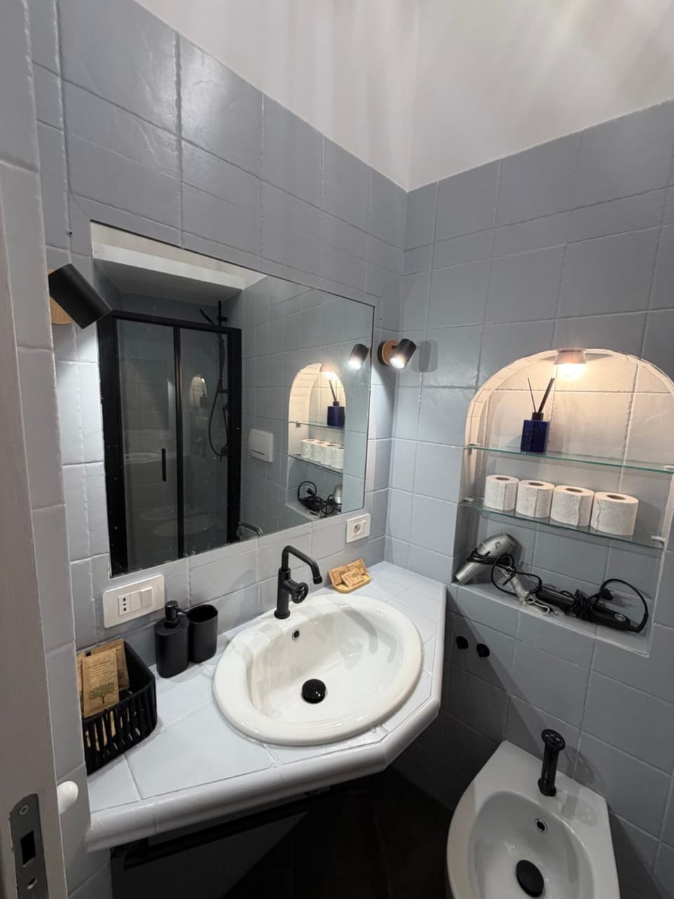 Shower, Bathroom, towels