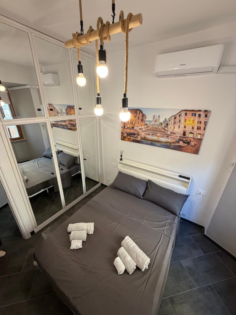 Bed, Photo of the whole room, Bedroom, air conditioner