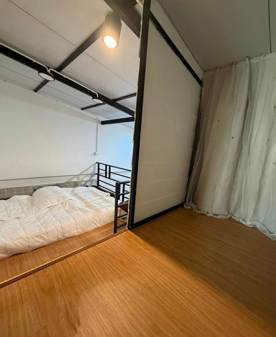 Phuket Hostel at Town Apartment hotel in Wichit