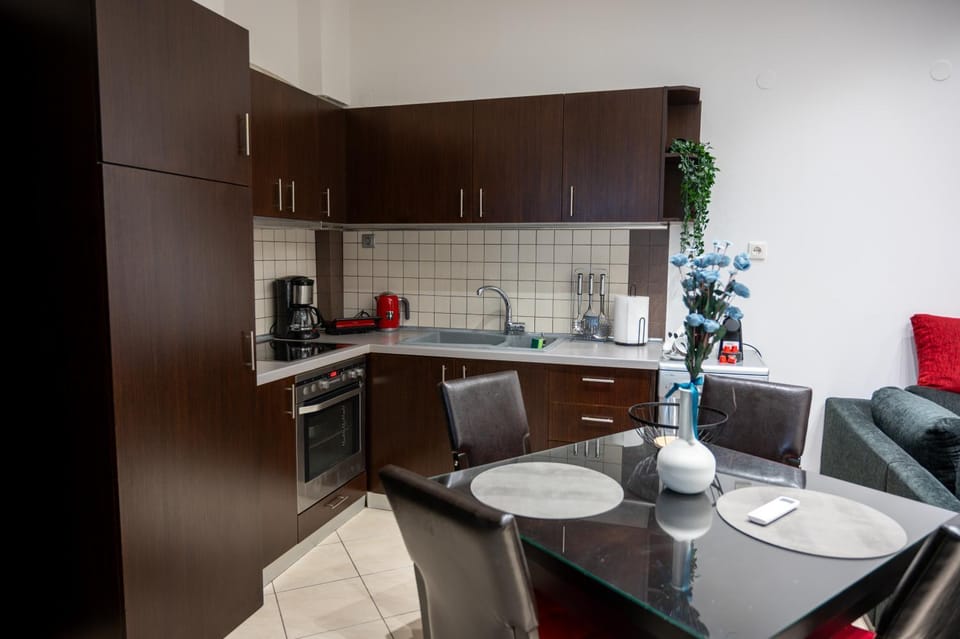 Living room, Seating area, Dining area, oven, stove
