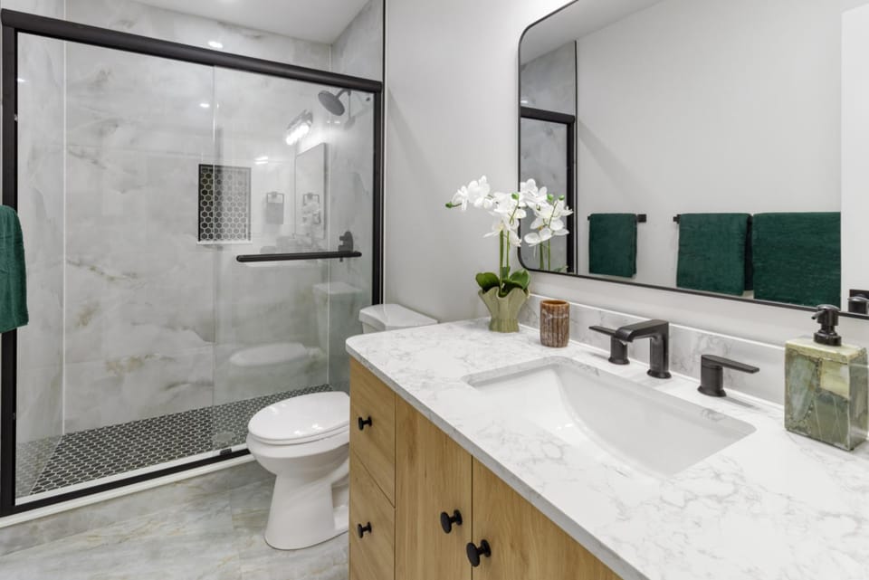 Shower, Toilet, Bathroom