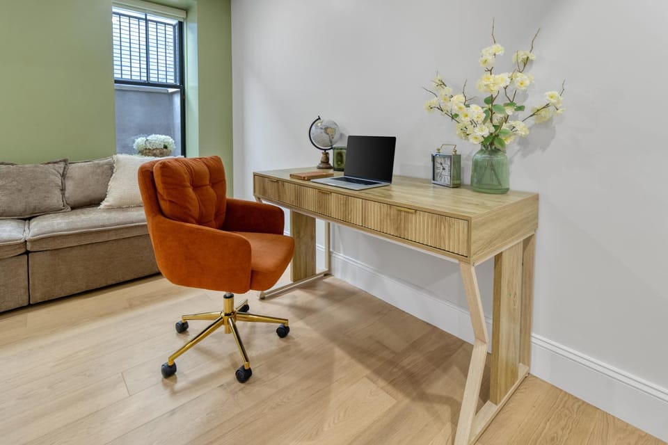 Seating area, Bedroom