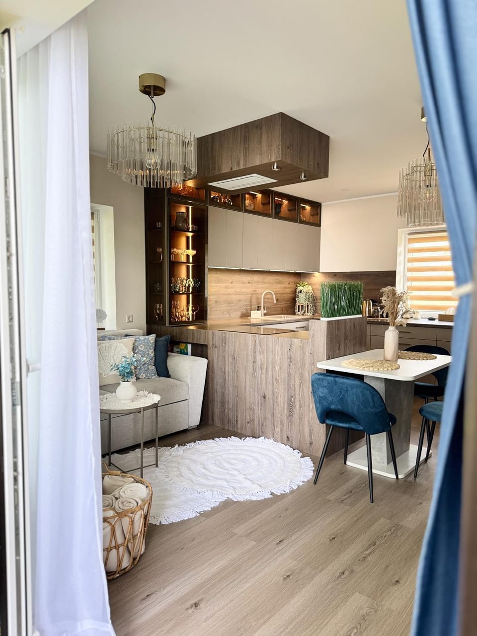 Kitchen or kitchenette, Living room, Seating area, Dining area, pet friendly