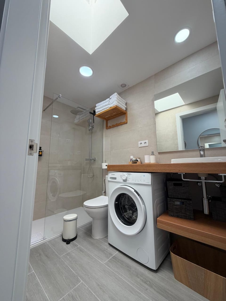 Bathroom, washing machine