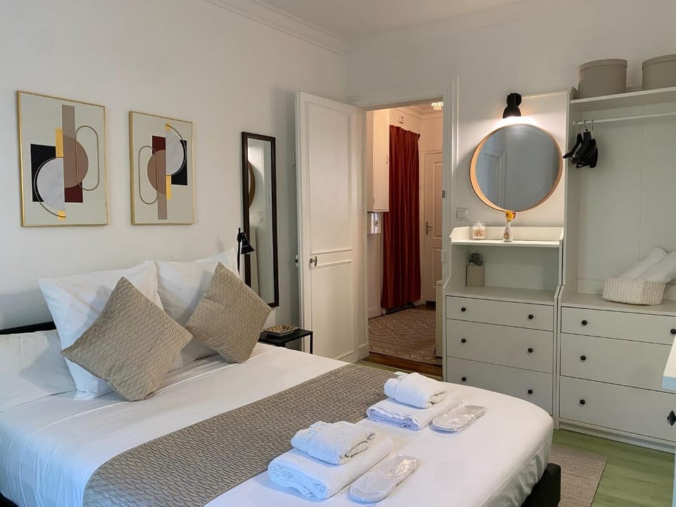 Bed, Photo of the whole room, Bedroom, towels, wardrobe