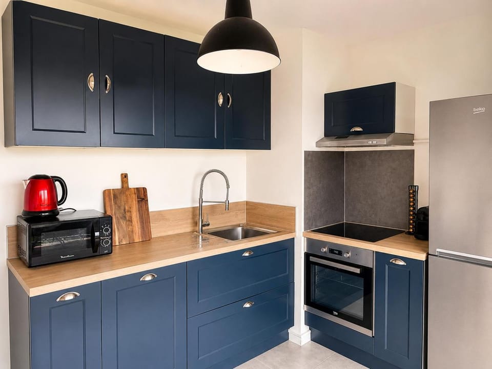 Kitchen or kitchenette, stove, stove, kitchen, kitchen