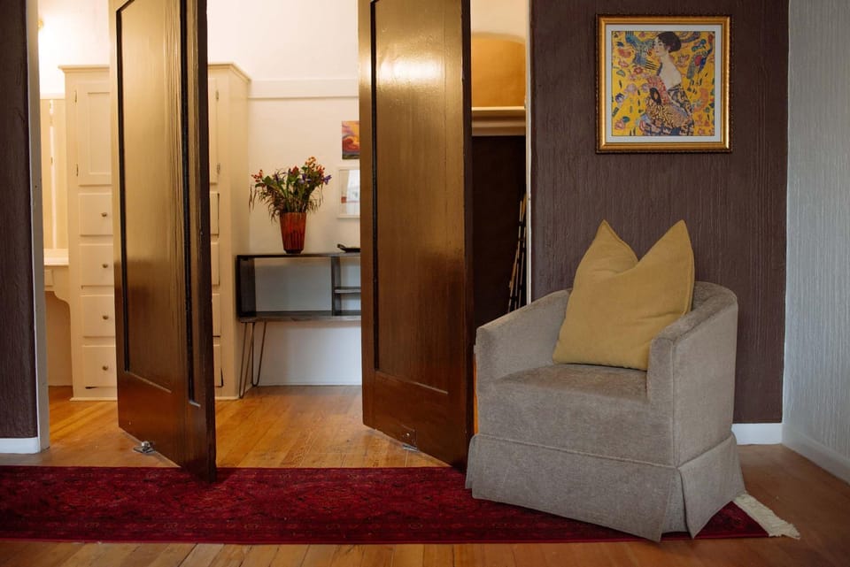 Stylish Koreatown Studio Apartment in San Fernando Valley