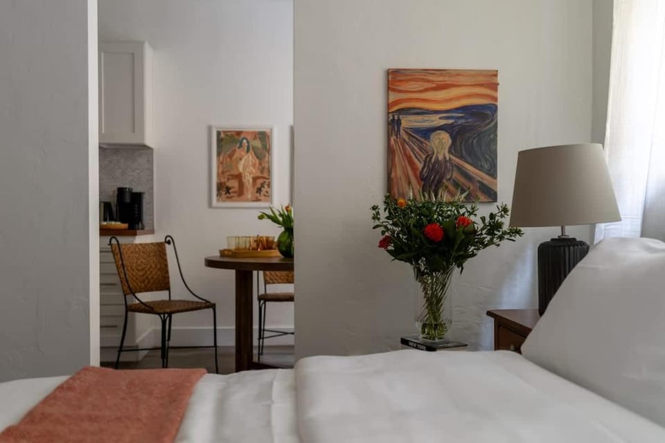 Urban Studio in Korea Town Apartment in San Fernando Valley