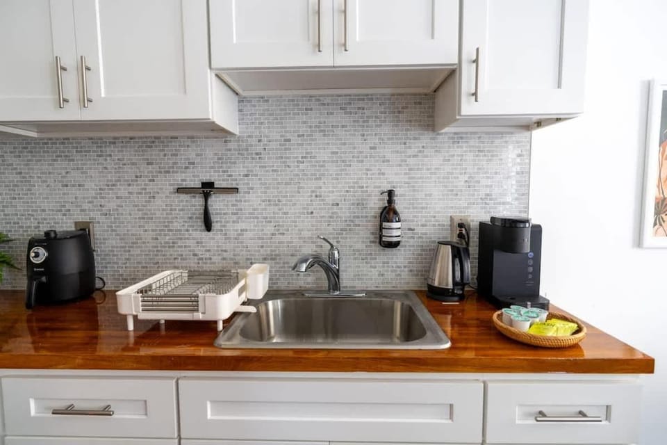 Urban Studio in Korea Town Apartment in San Fernando Valley