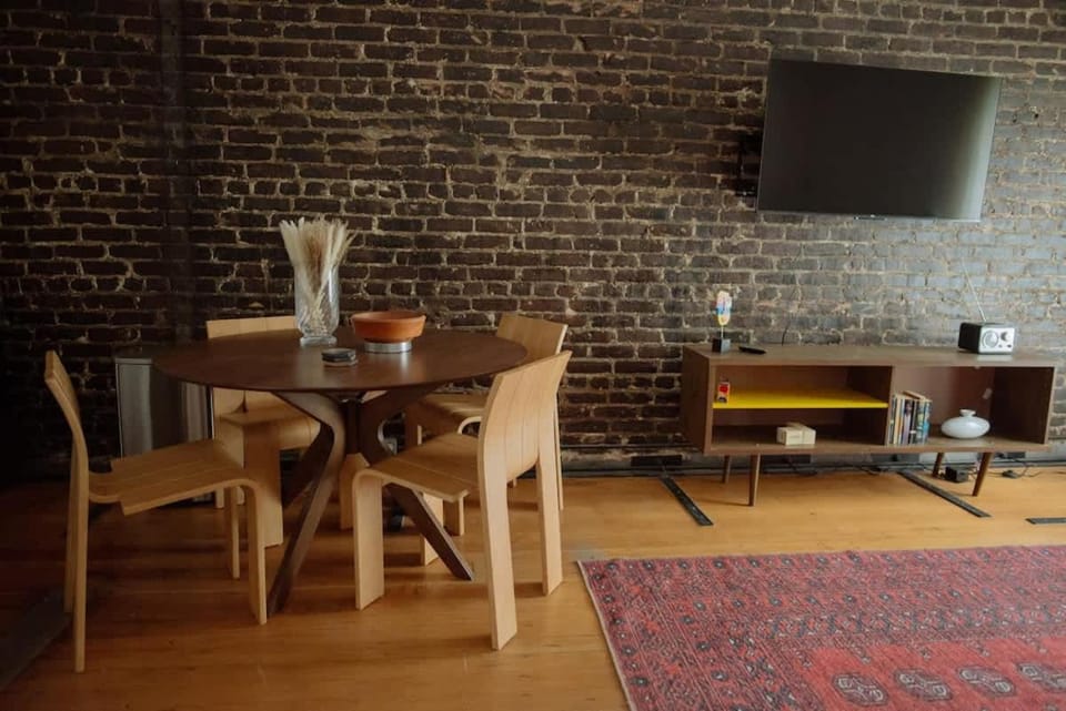 Modern Apartment in Korea Town Apartment in San Fernando Valley
