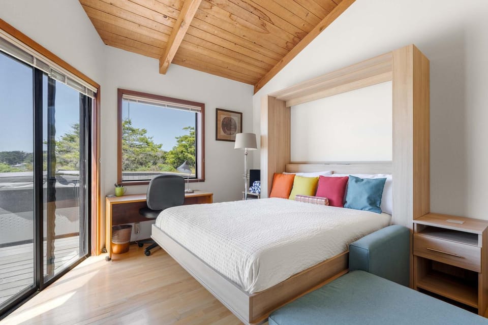 Sunhoma - Bluff-top coastal home with hot tub ocean views telescope House in Sonoma County