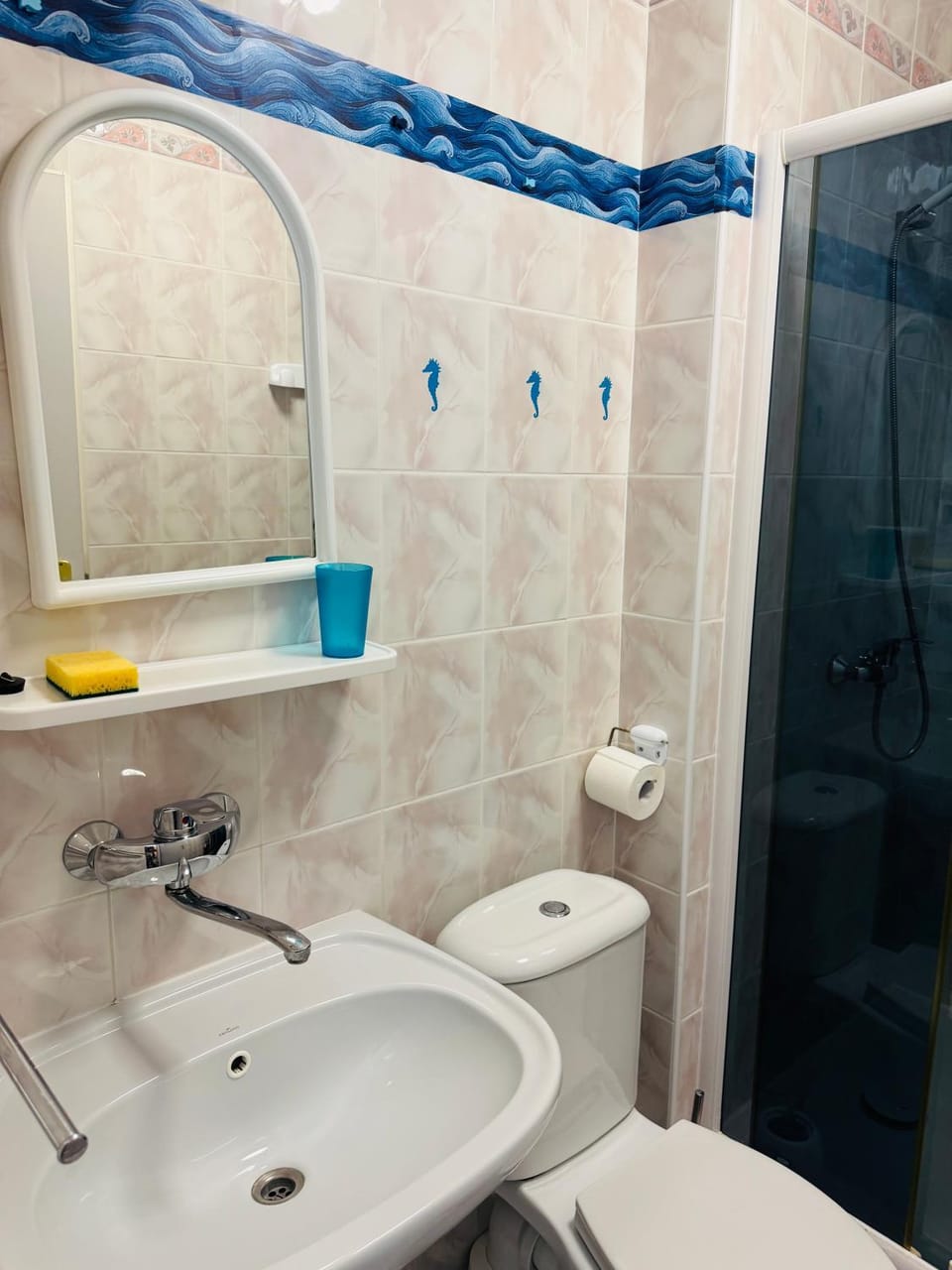 Shower, Toilet, Bathroom, towels