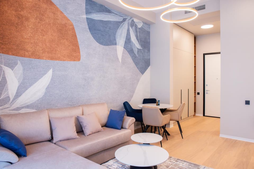 Dorado Suite - 1BR Retreat in One Floreasca Towers Apartment in Bucharest