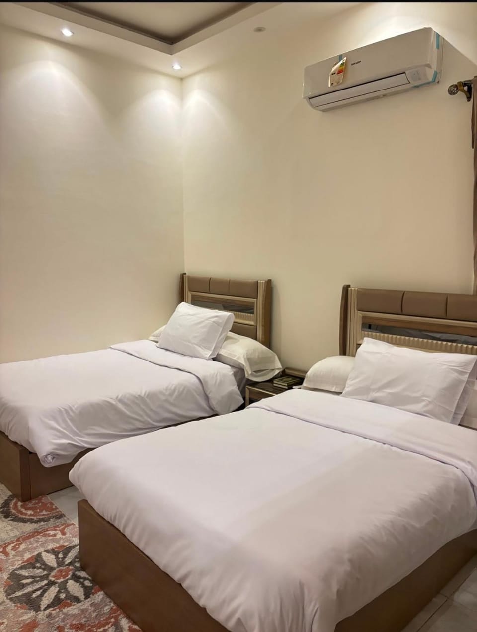 Bed, Photo of the whole room, Bedroom, air conditioner