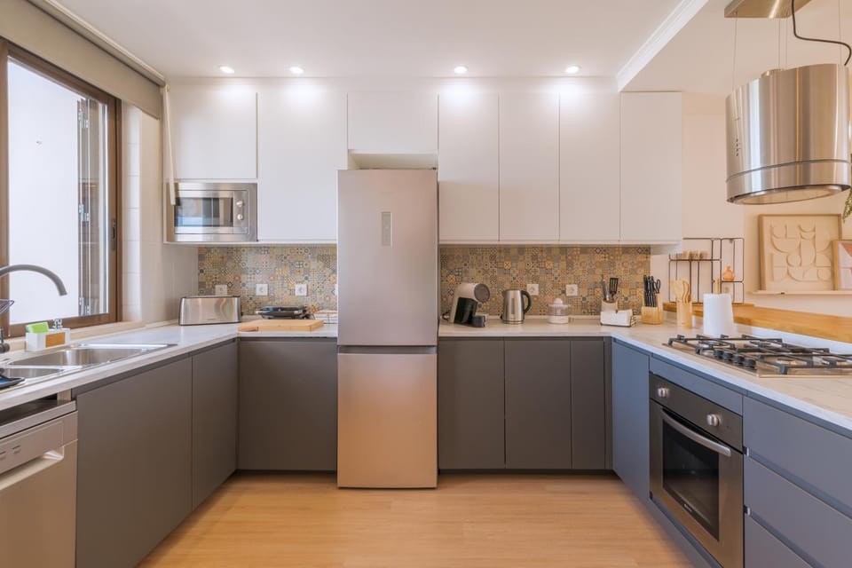 Coffee/tea facilities, Kitchen or kitchenette, oven, stove, toaster