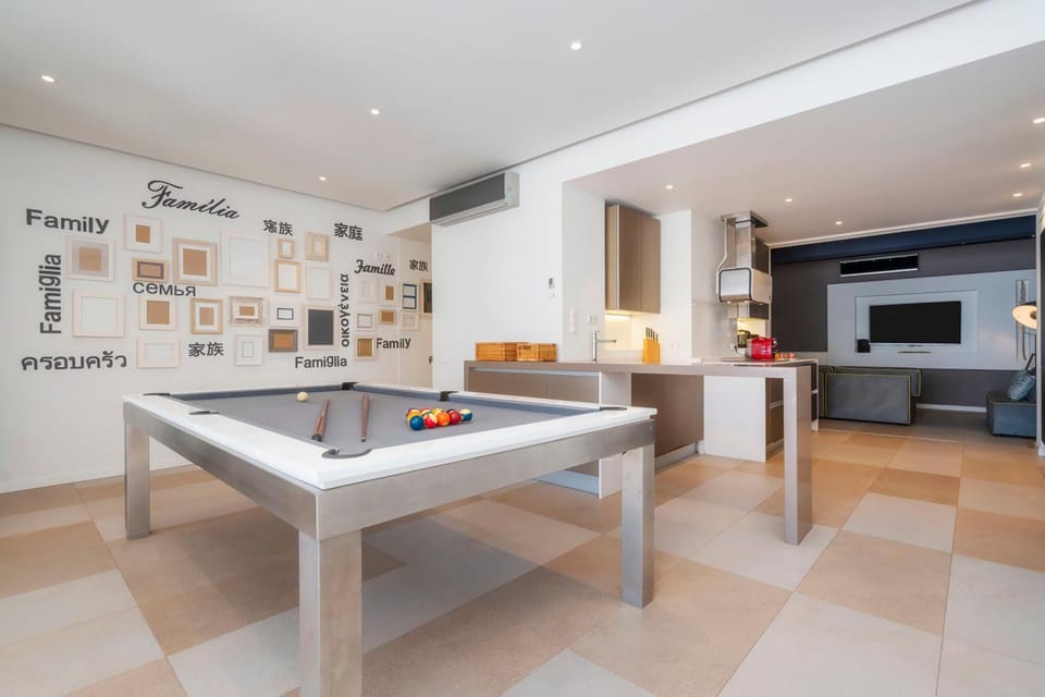 Luxury Sea View Retreat with Cinema & Snooker Apartment in Olhos de Água