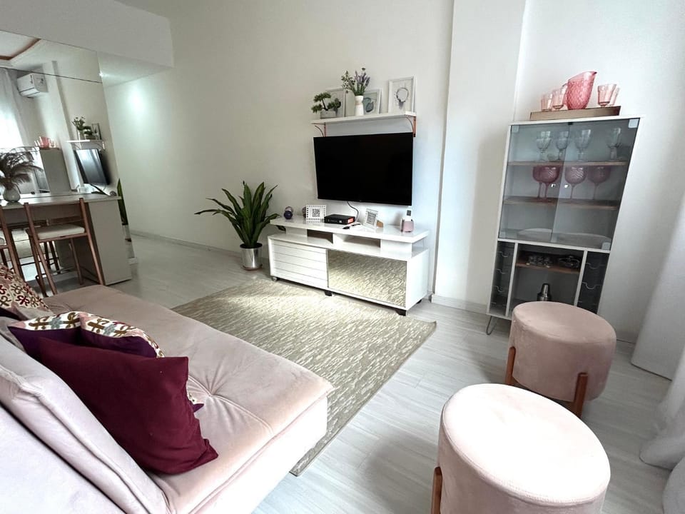 Communal lounge/ TV room, TV and multimedia, Living room, Seating area, Dining area, Evening entertainment, air conditioner