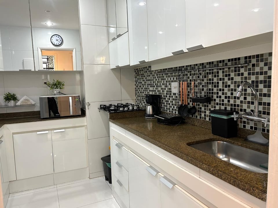 Coffee/tea facilities, microwave, stove, toaster, kitchen