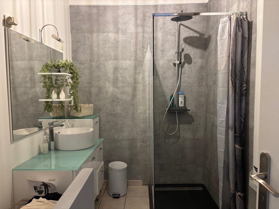 Shower, Toilet, Bathroom