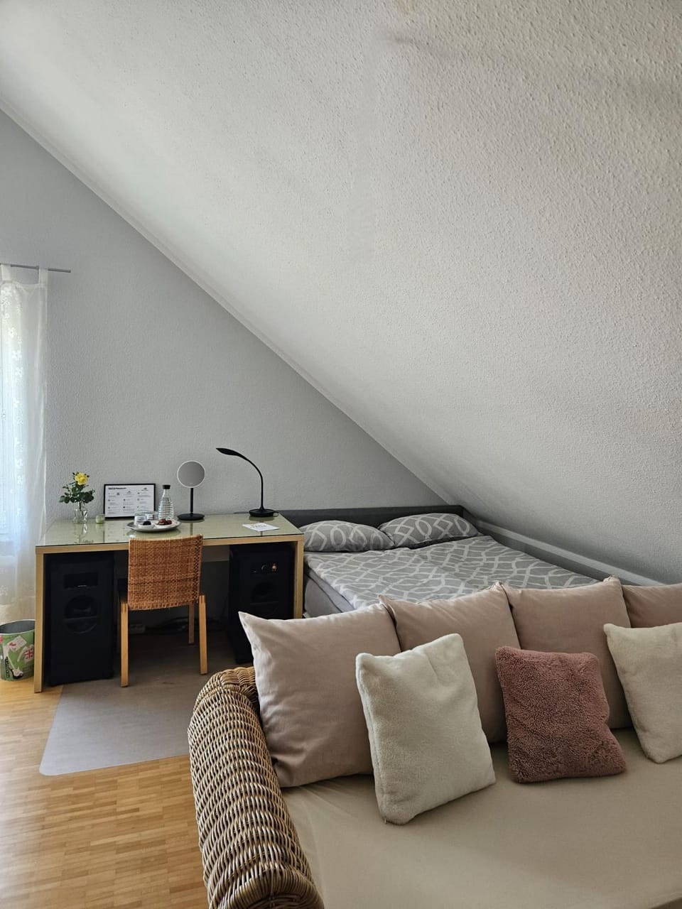 Bed, Photo of the whole room, Seating area, Bedroom