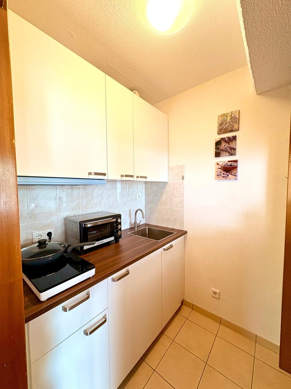 Kitchen or kitchenette, kitchen