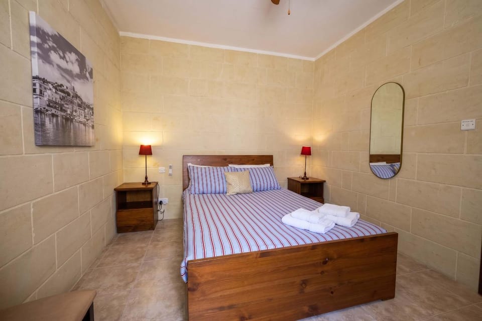 Cosy 2BR Apartment in Gozo with Pool Access & Balcony - Close to Gozo Ferry Apartment in Malta