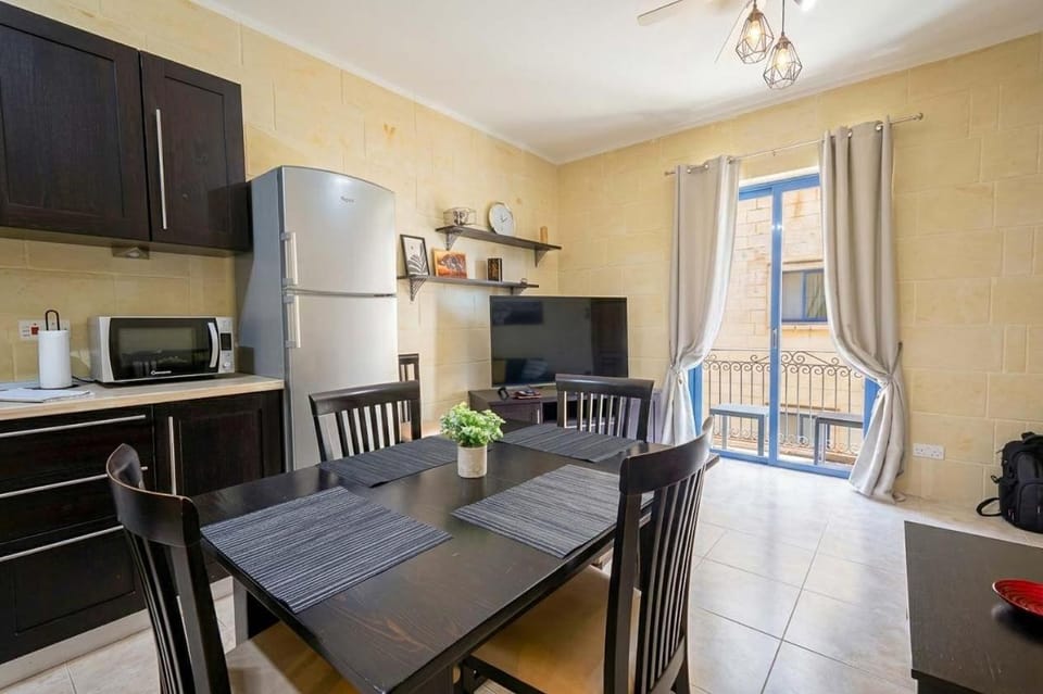 Cosy 2BR Apartment in Gozo with Pool Access & Balcony - Close to Gozo Ferry Apartment in Malta