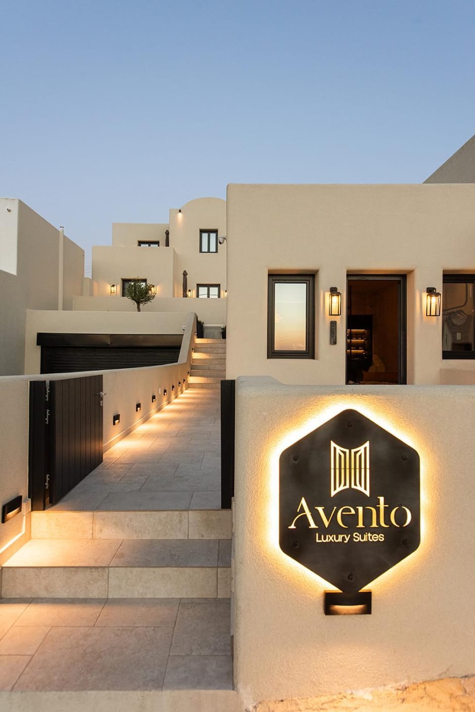 Property building, Facade/entrance, Property logo or sign, Logo/Certificate/Sign, Street view