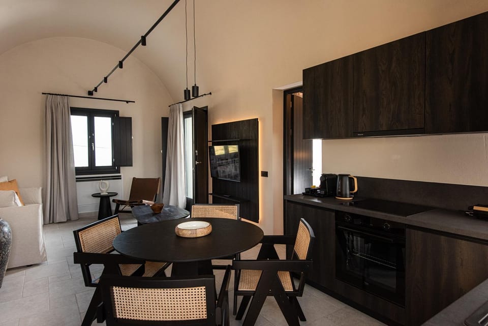 Avento Luxury Suites Apartment hotel in Santorini