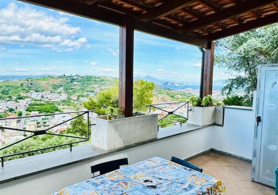 Patio, Day, Natural landscape, View (from property/room), Balcony/Terrace, Living room, Seating area, Dining area, City view, Mountain view