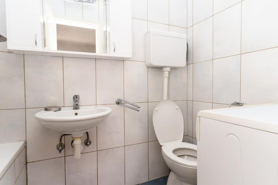 Cozy 1 bd a stone throw from sea Apartment in Kotor Municipality