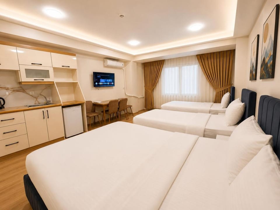 Bed, TV and multimedia, Kitchen or kitchenette, Living room, Photo of the whole room, Seating area, Bedroom, minibar