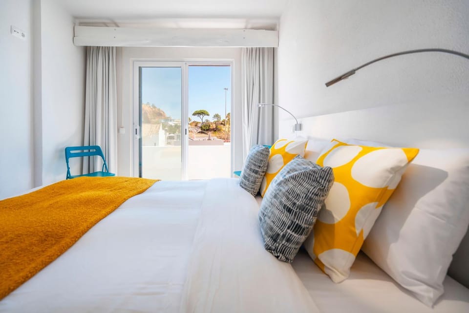 Bed, Photo of the whole room, Bedroom, air conditioner