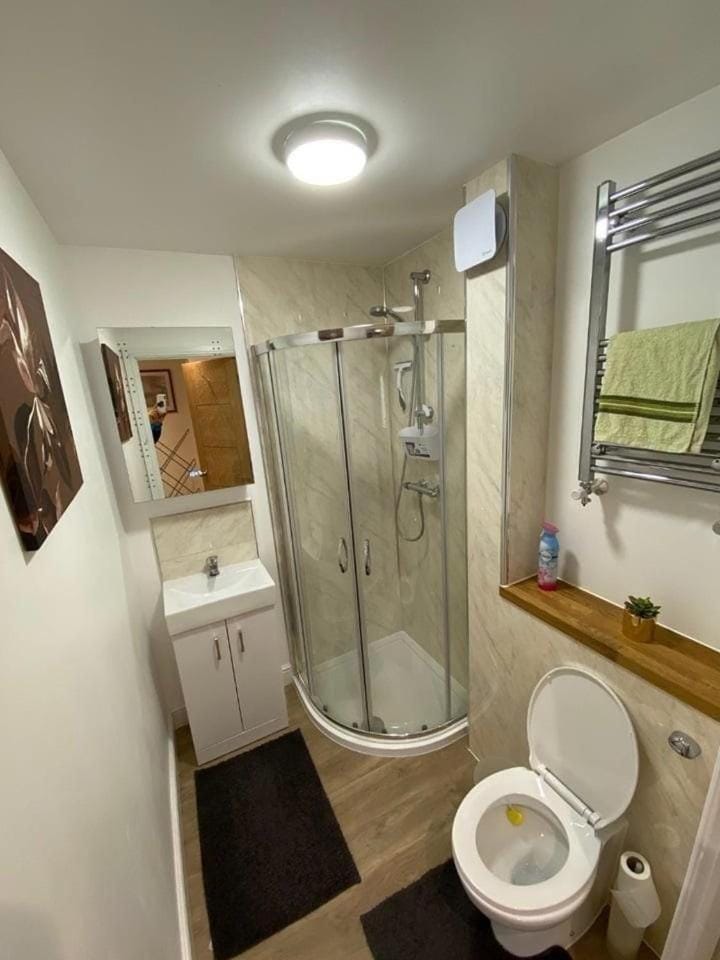 Spacious 6-bedroom house with 3 bathrooms House in Cambridge
