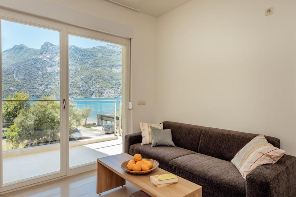 Cozy 1 bed apt with front row views of the sea Apartment in Kotor Municipality