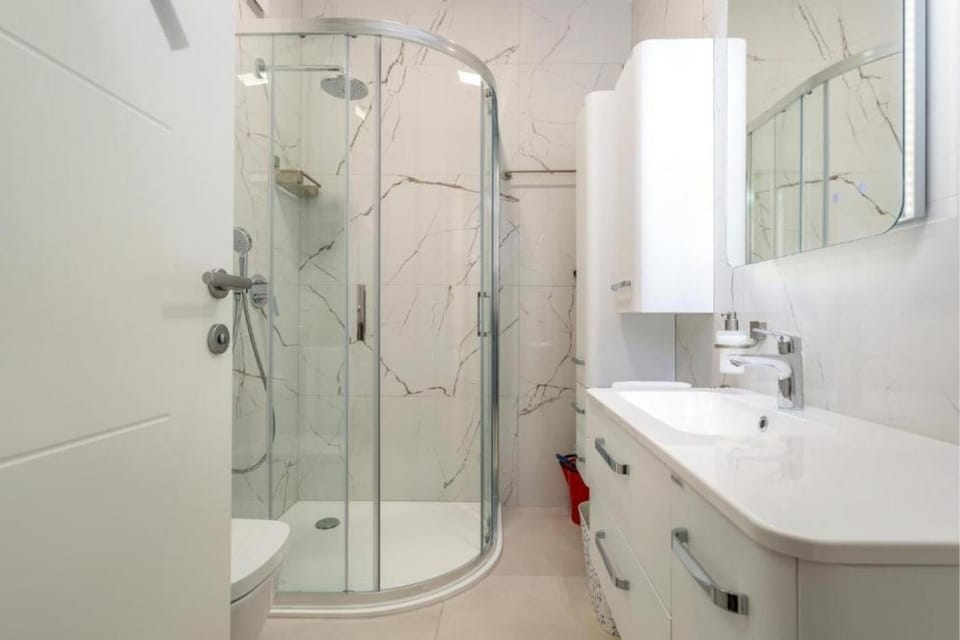 Shower, Bathroom, towels