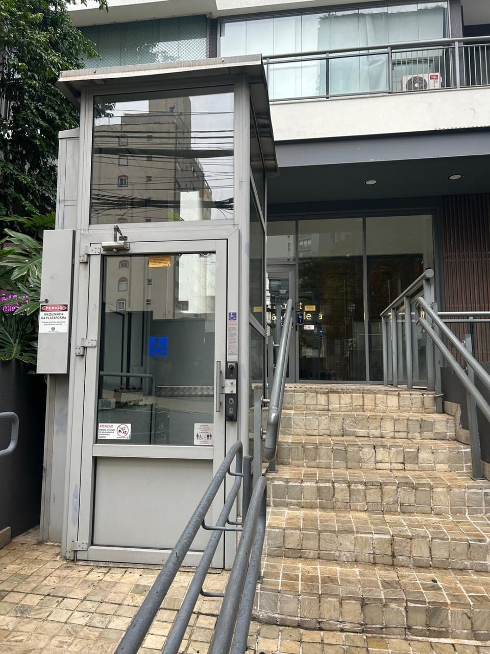 Facade/entrance, elevator, acessibility