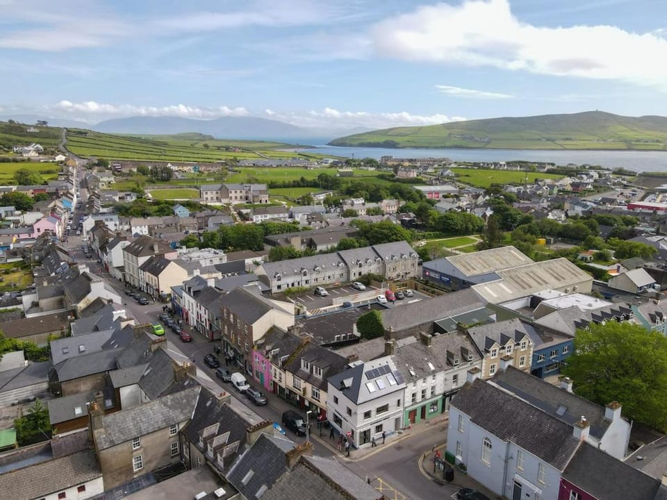 Experience Dingle at Main Street - Room 3 Bed and Breakfast in Dingle