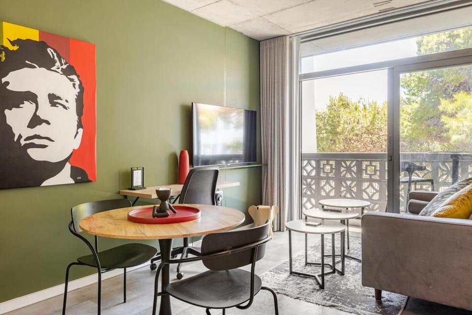 Designer Seaboard Studio Seapoint Cape Town Apartment in Sea Point