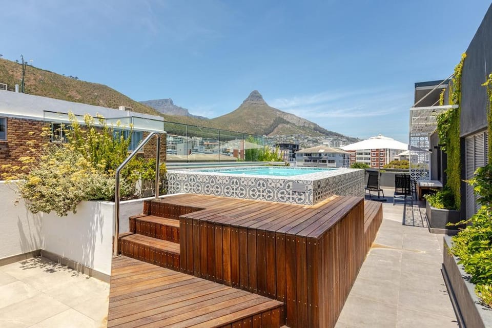 Designer Seaboard Studio Seapoint Cape Town Apartment in Sea Point