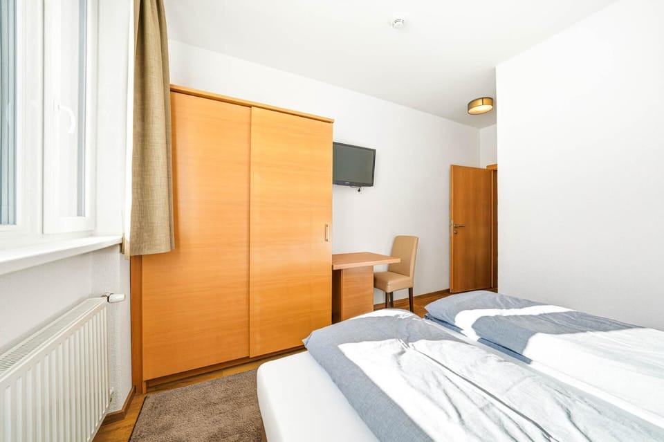 Bed, Bedroom, wardrobe