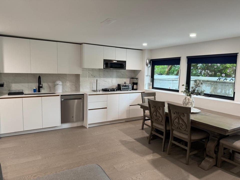 Kitchen or kitchenette, Dining area, dishwasher, oven