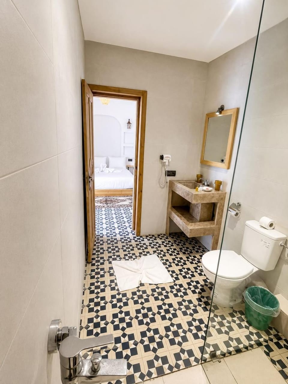 Shower, Toilet, Bathroom, bidet, towels