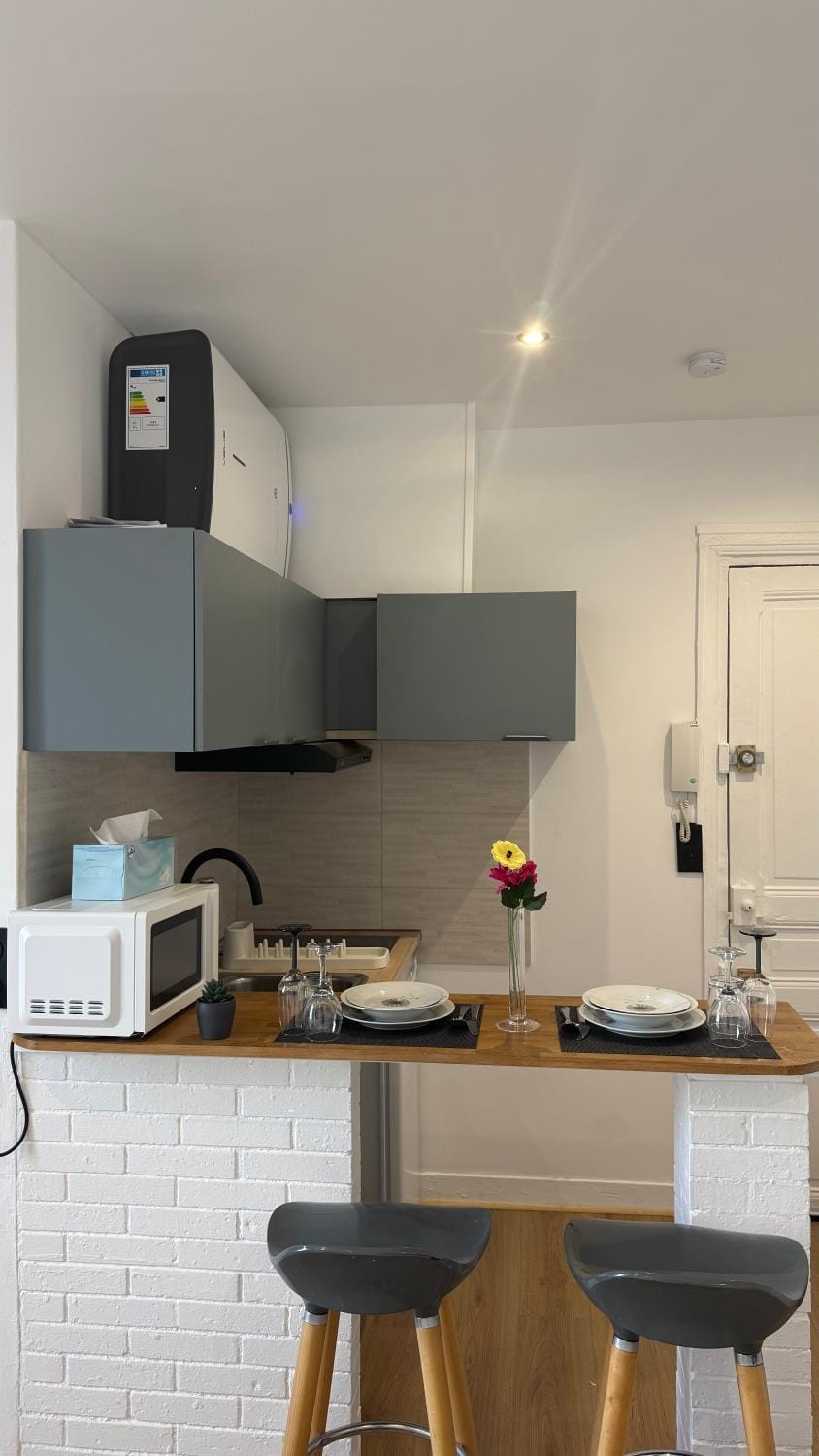 Kitchen or kitchenette