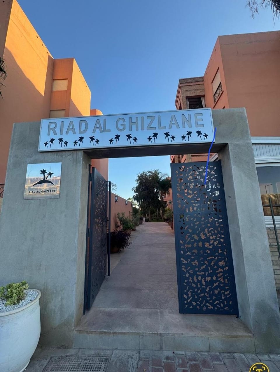 Facade/entrance